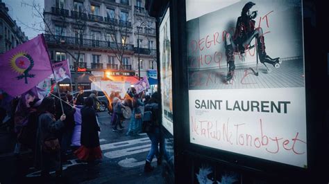 affiche pub yves saint laurent|La polémique autour de la campagne publicitaire Saint Laurent .